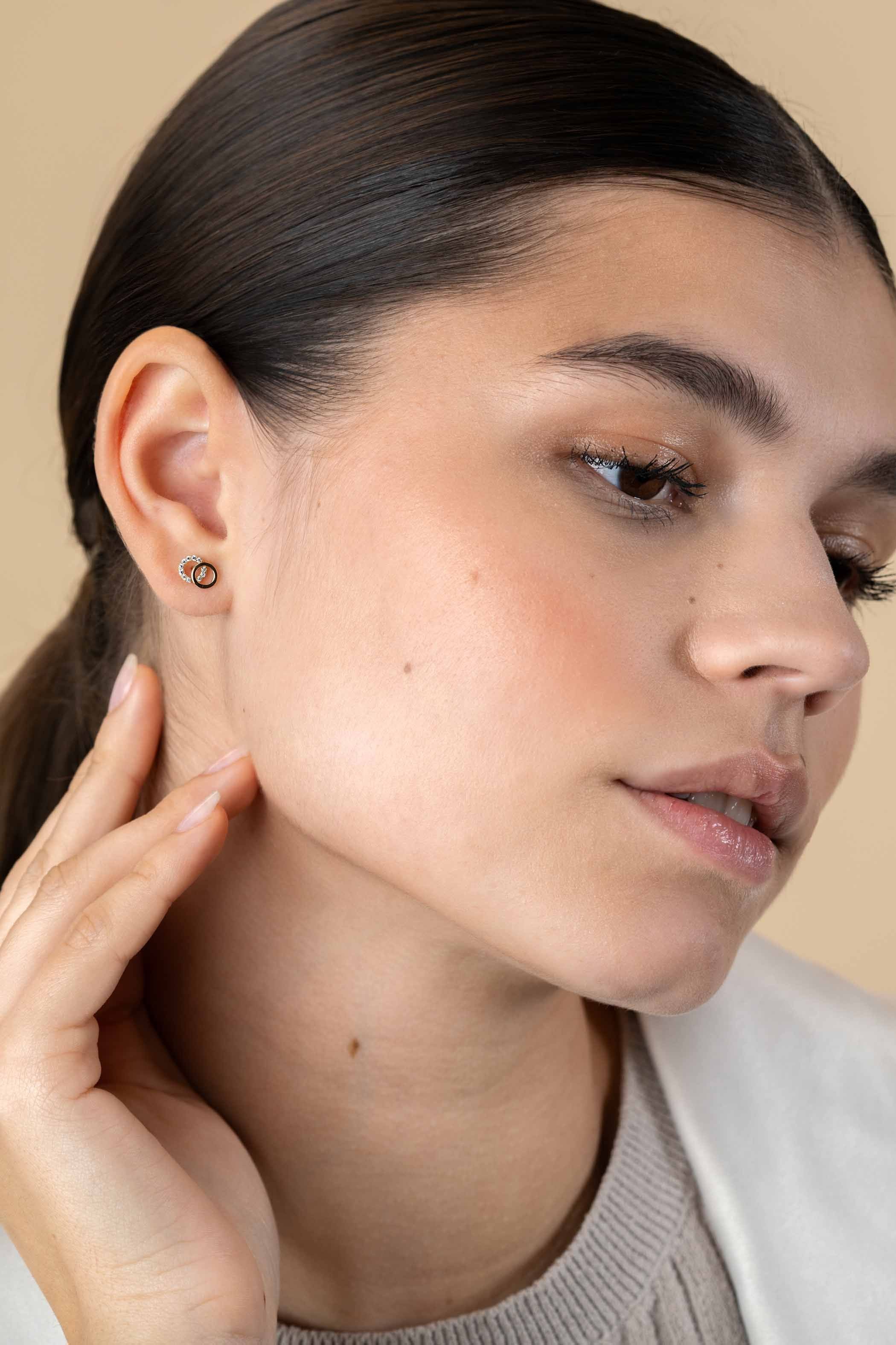 9mm ZINZI Gold 14 krt gouden oorknoppen open rondjes, glad en bezet met witte zirconia's ZGO466