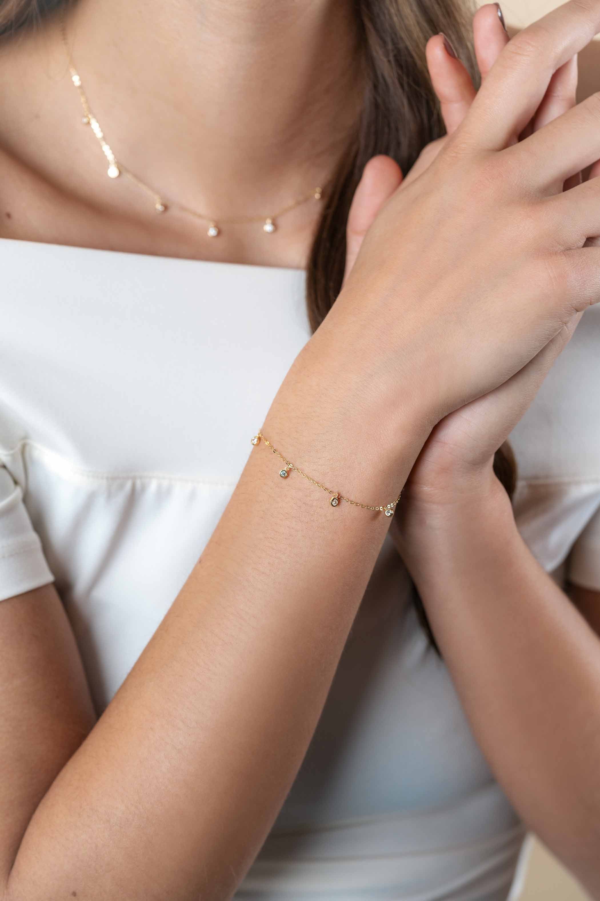 ZINZI Gold 14 krt gouden armband met zeven ronde hangertjes. bezet met witte zirconia's 15.5-18.5cm ZGA451