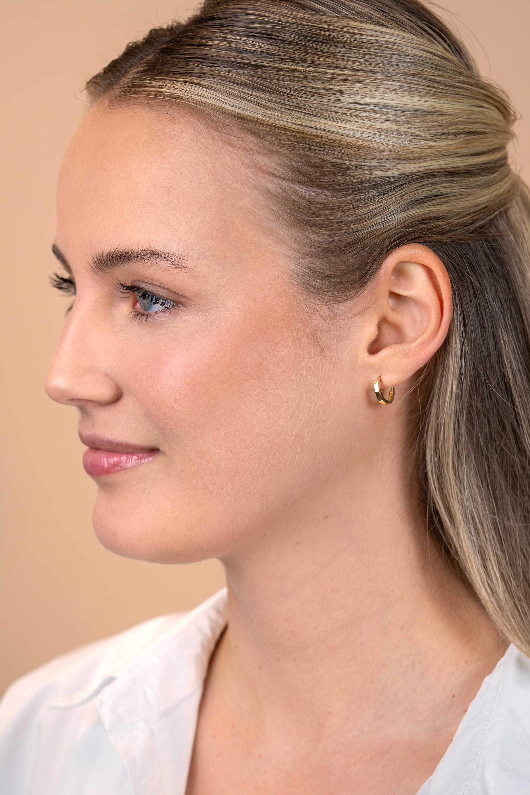 13mm ZINZI Gold 14krt gouden oorringen met luxe klapsluiting 13mm x 2mm vierkante buis ZGO570