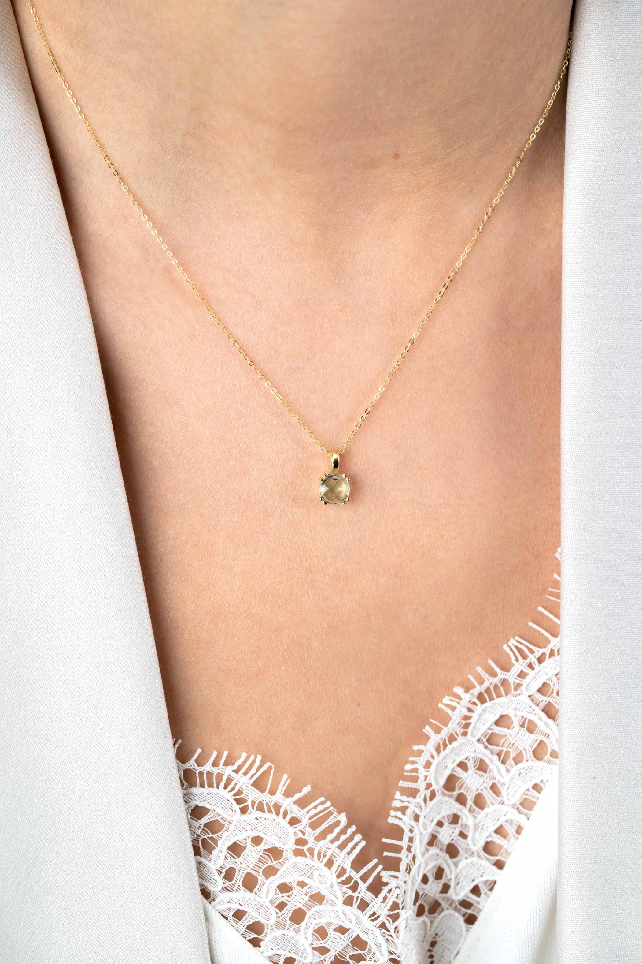 ZINZI Gold 14 krt gouden ketting 45cm met chique vierkante hanger 12 mm. bezet met lichtgroen amethist ZGC376