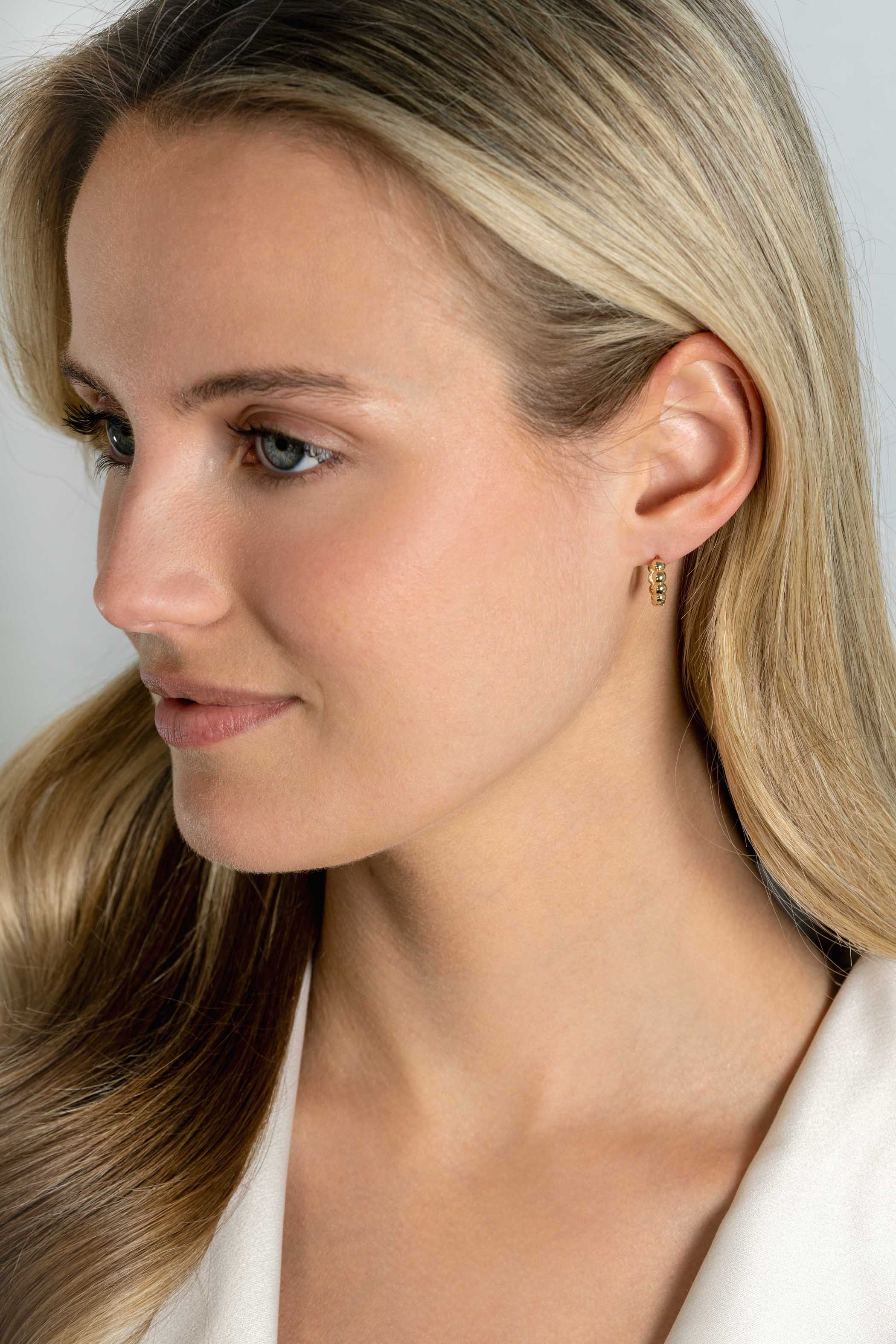 13mm ZINZI Gold 14 krt gouden oorRing met bolletjes design met luxe klapsluiting 13mm x 3.3mm buis ZGO432