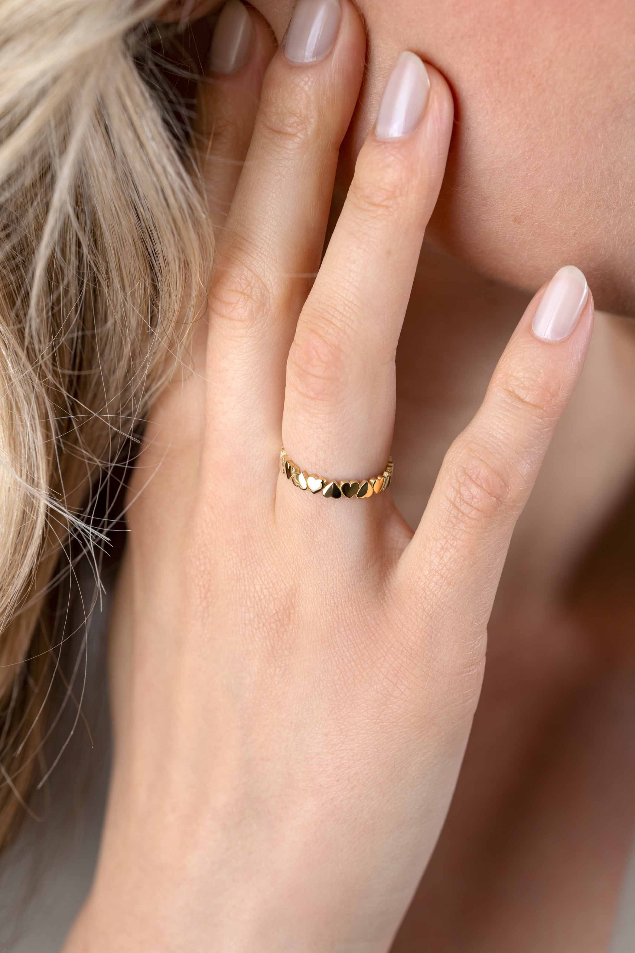 ZINZI Gold 14 krt gouden aanschuifring met gladde hartjes rondom (3mm) ZGR447