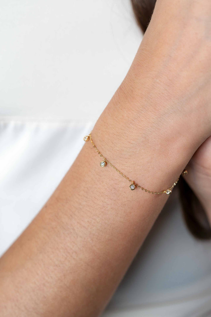 ZINZI Gold 14 krt gouden armband met zeven ronde hangertjes. bezet met witte zirconia's 15.5-18.5cm ZGA451