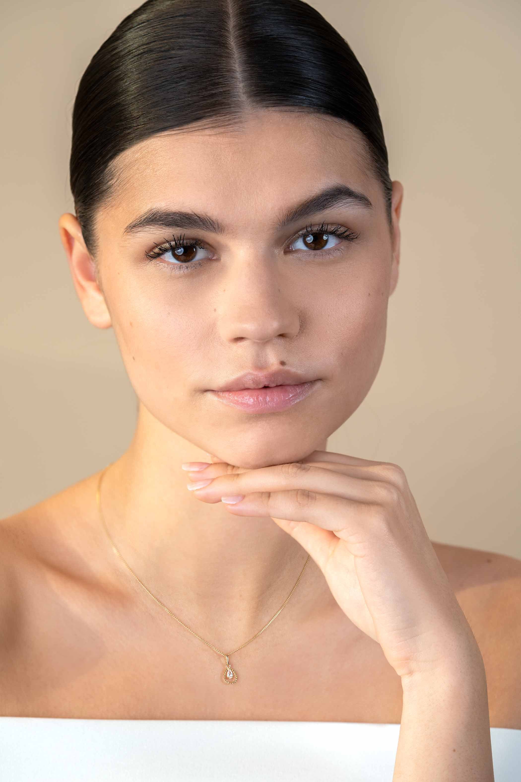 16mm ZINZI Gold 14 krt gouden hanger met open druppelvorm en peervormige witte zirconia ZGH478 (zonder collier)