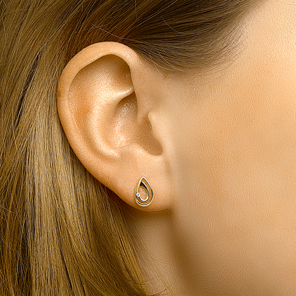 14krt geelgouden oorknoppen druppel diamant 0.02ct HSI