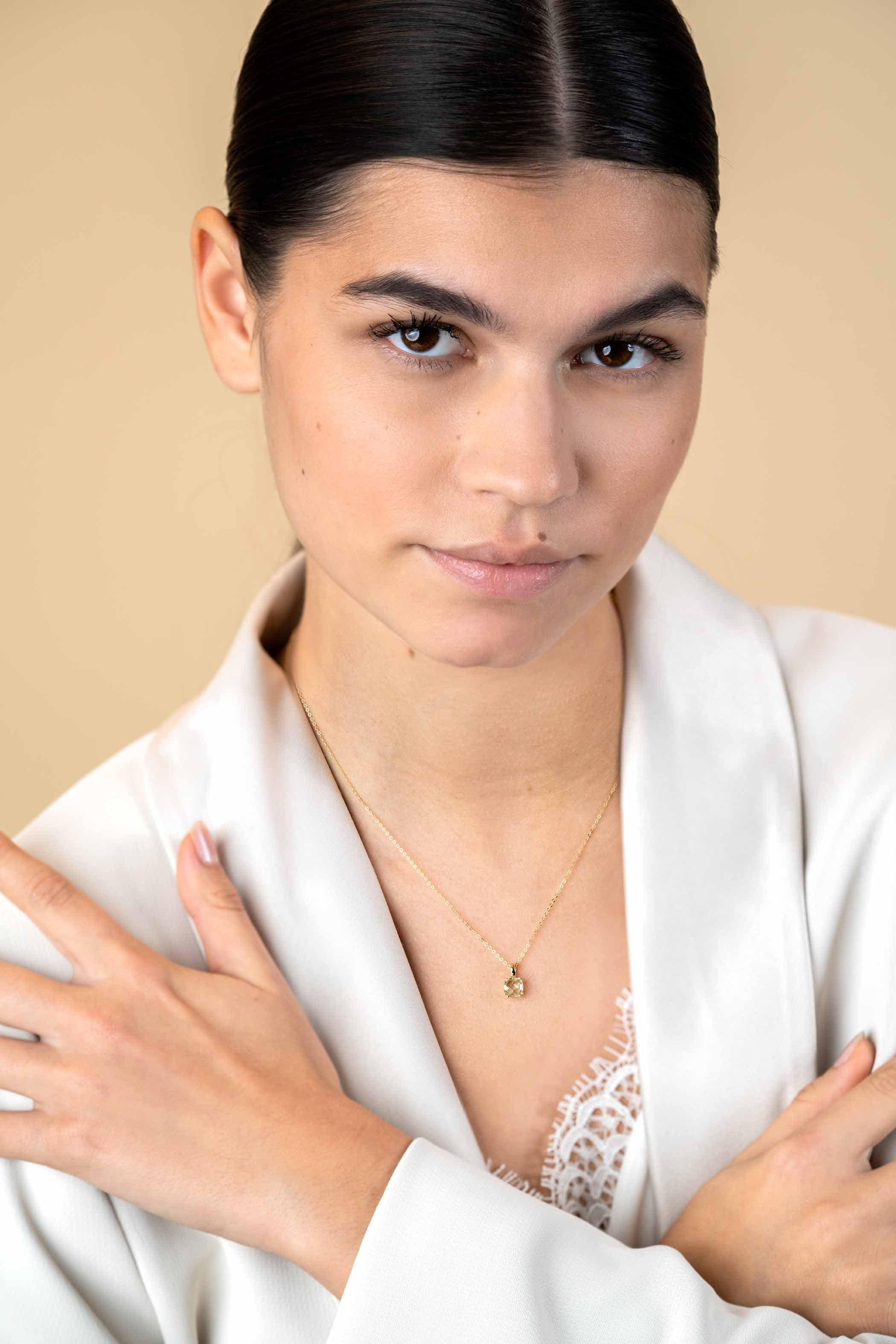 ZINZI Gold 14 krt gouden ketting 45cm met chique vierkante hanger 12 mm. bezet met lichtgroen amethist ZGC376