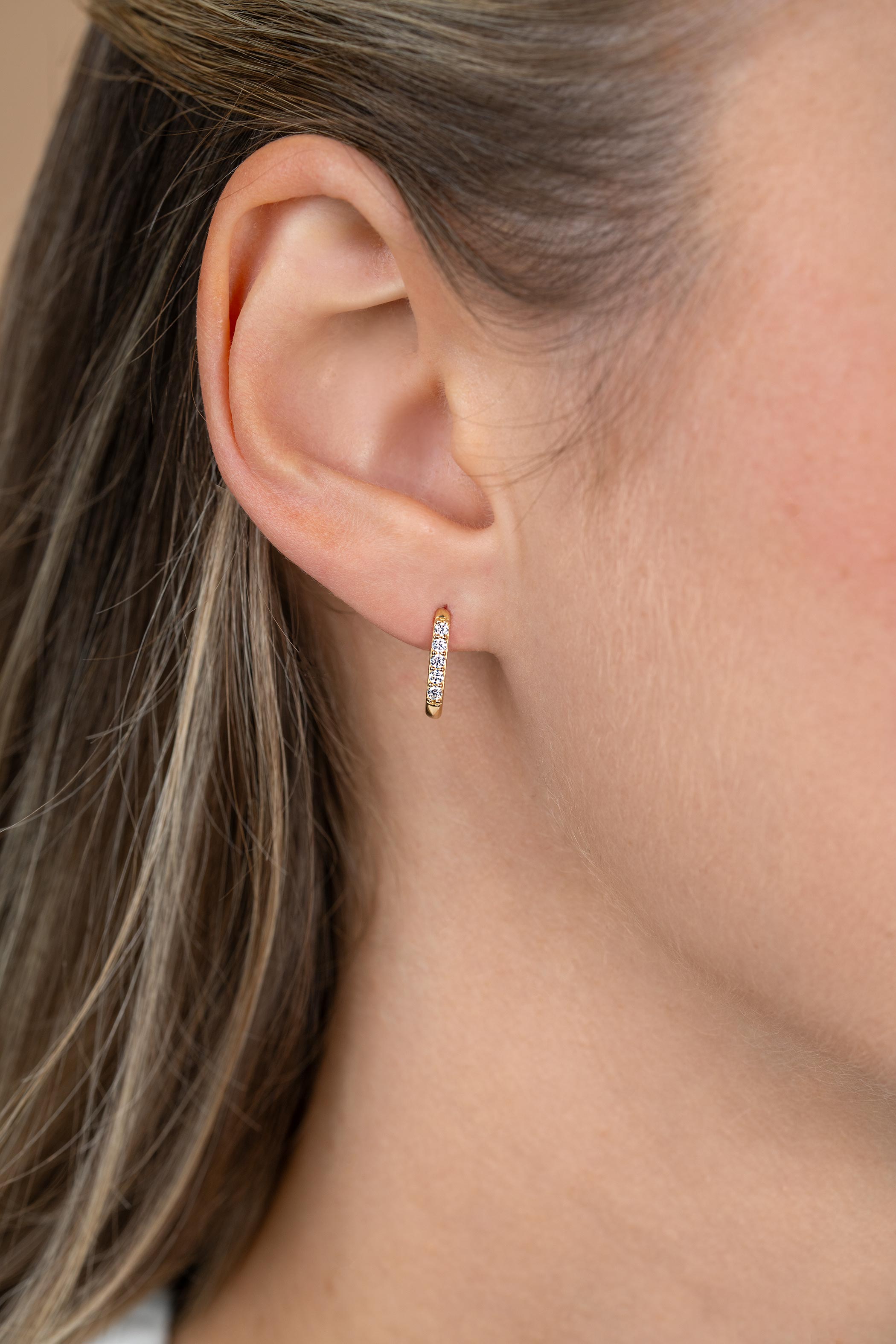 12mm ZINZI Gold 14krt gouden oorringen rechthoekig model bezet met witte zirconia's met luxe klapsluiting 12mm x 1,9mm ZGO564
