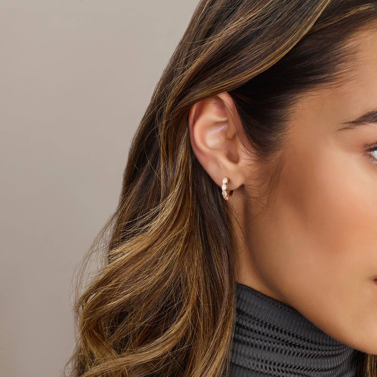 Facette - 14krt geelgouden creolen met LG diamant 0.80ct GHSI | 14,5x3,0mm