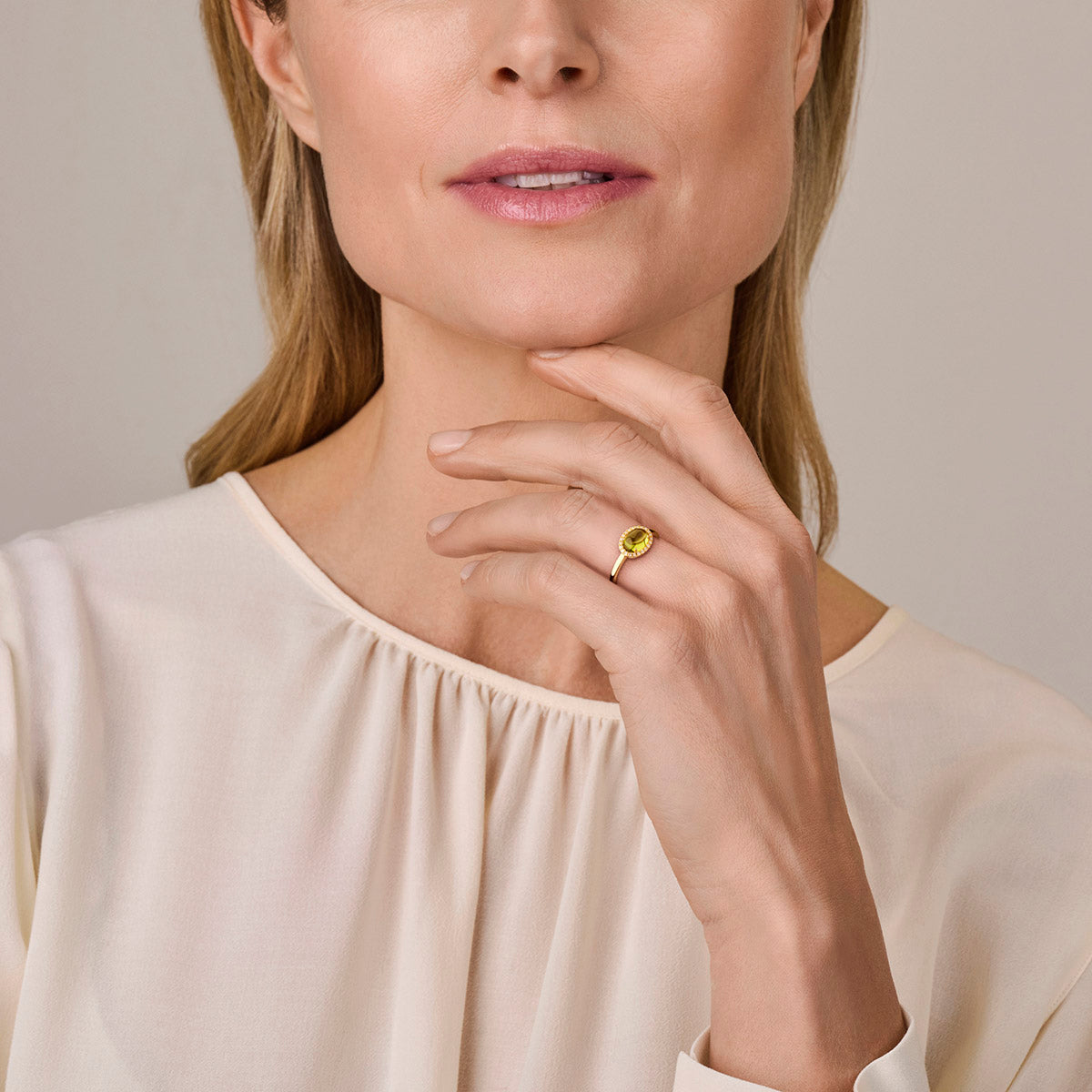 14kt geelgouden ring met peridoot en diamant 0.09ct HSI | mt 17 3/4
