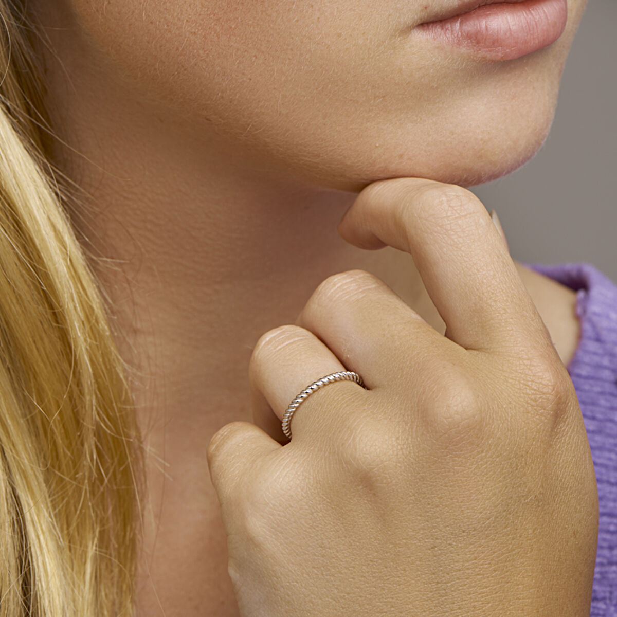 14kt witgouden aanschuifring gedraaid