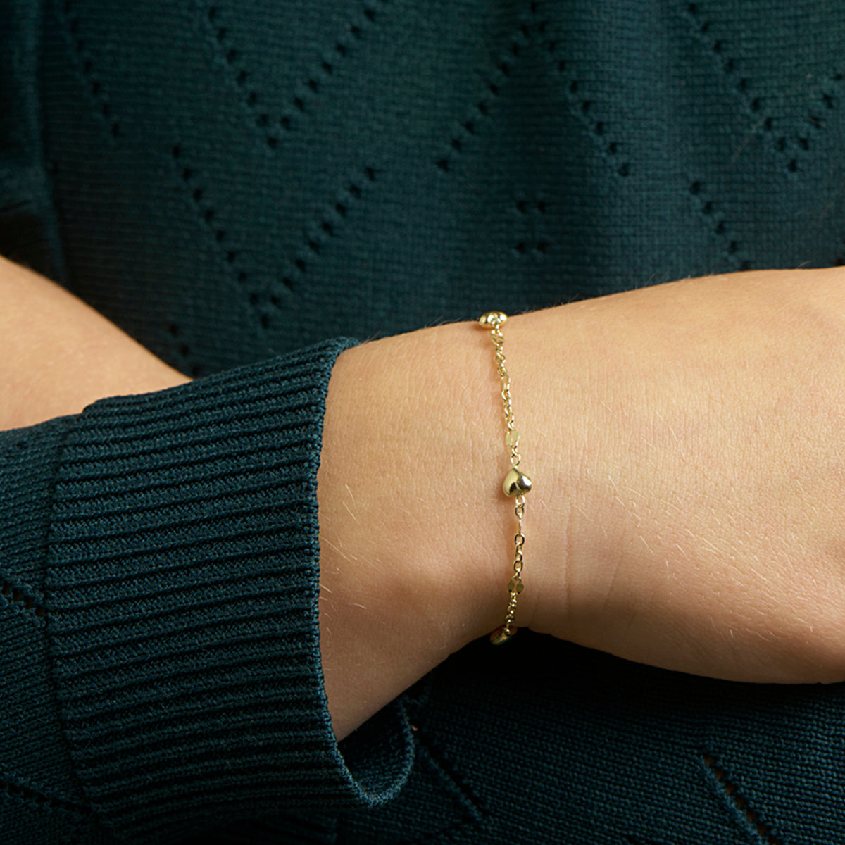 14krt geelgouden armband kind met 3 hartjes | 11-13cm