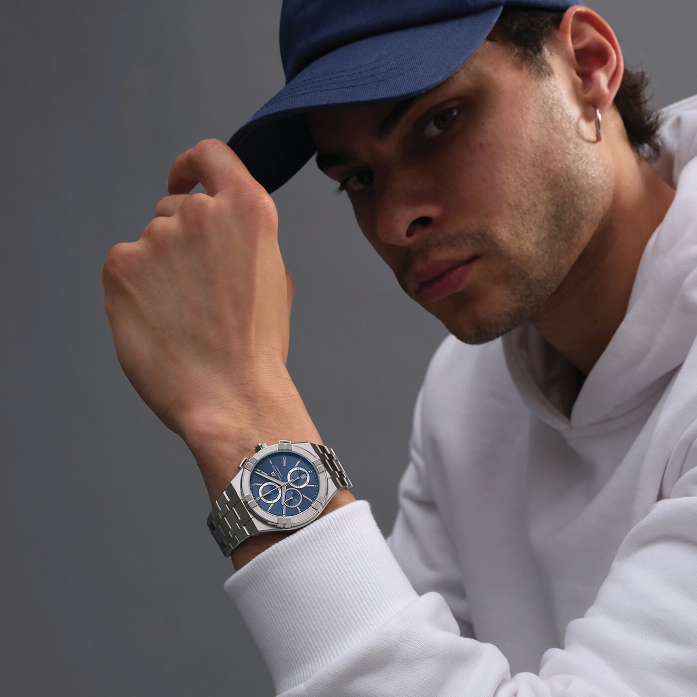 MAURICE LACROIX AIKON QUARTZ CHRONOGRAPH 42MM AI1118-SS002-430-1