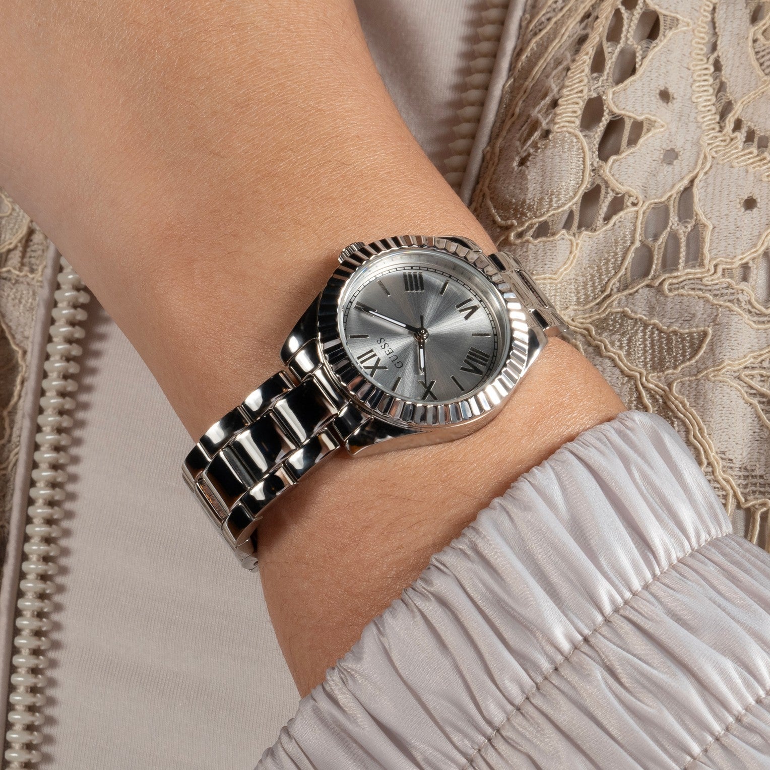 Guess Watches MINI LUNA GW0687L1