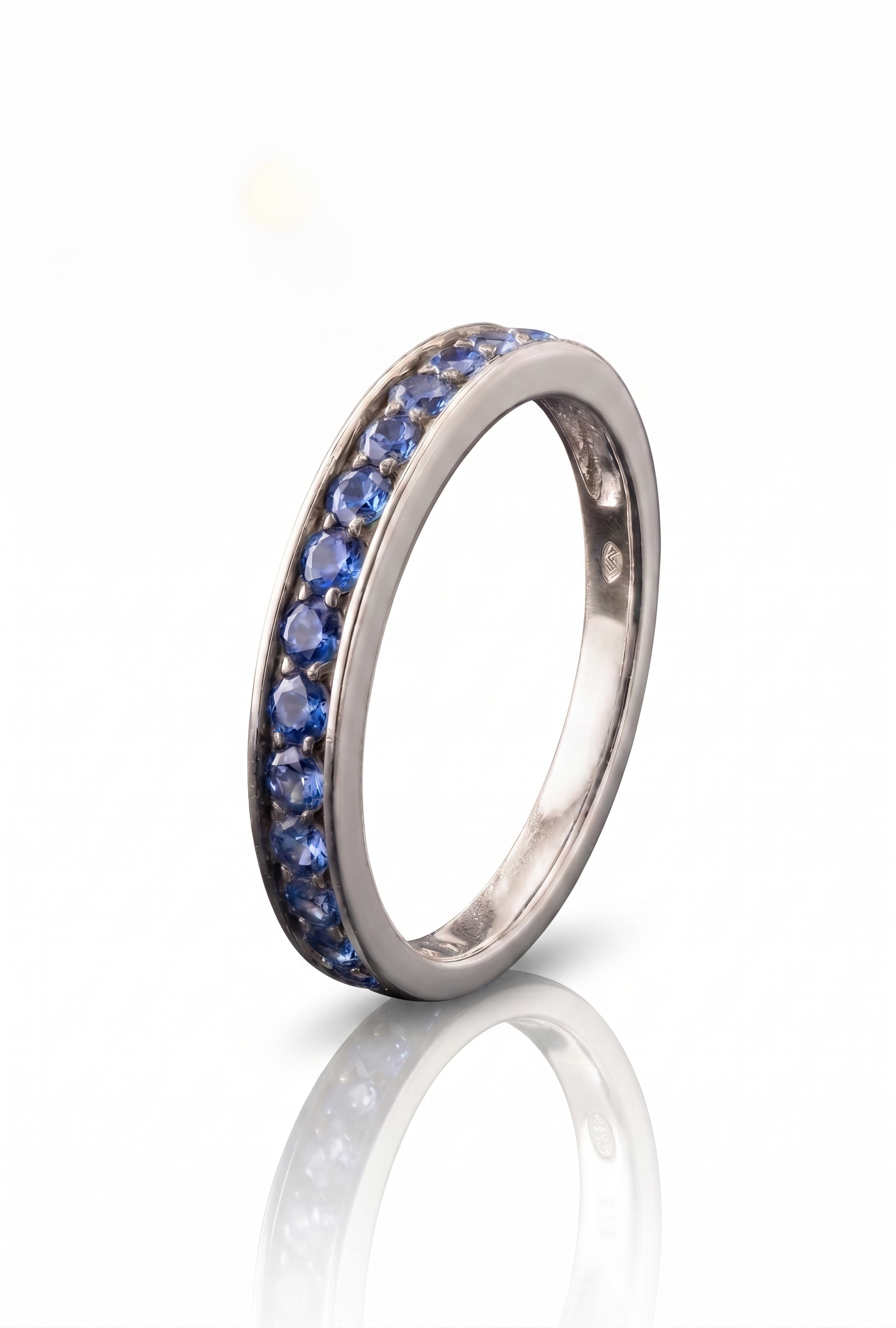 14krt witgouden ring met blauw saffier | mt 17 3/4