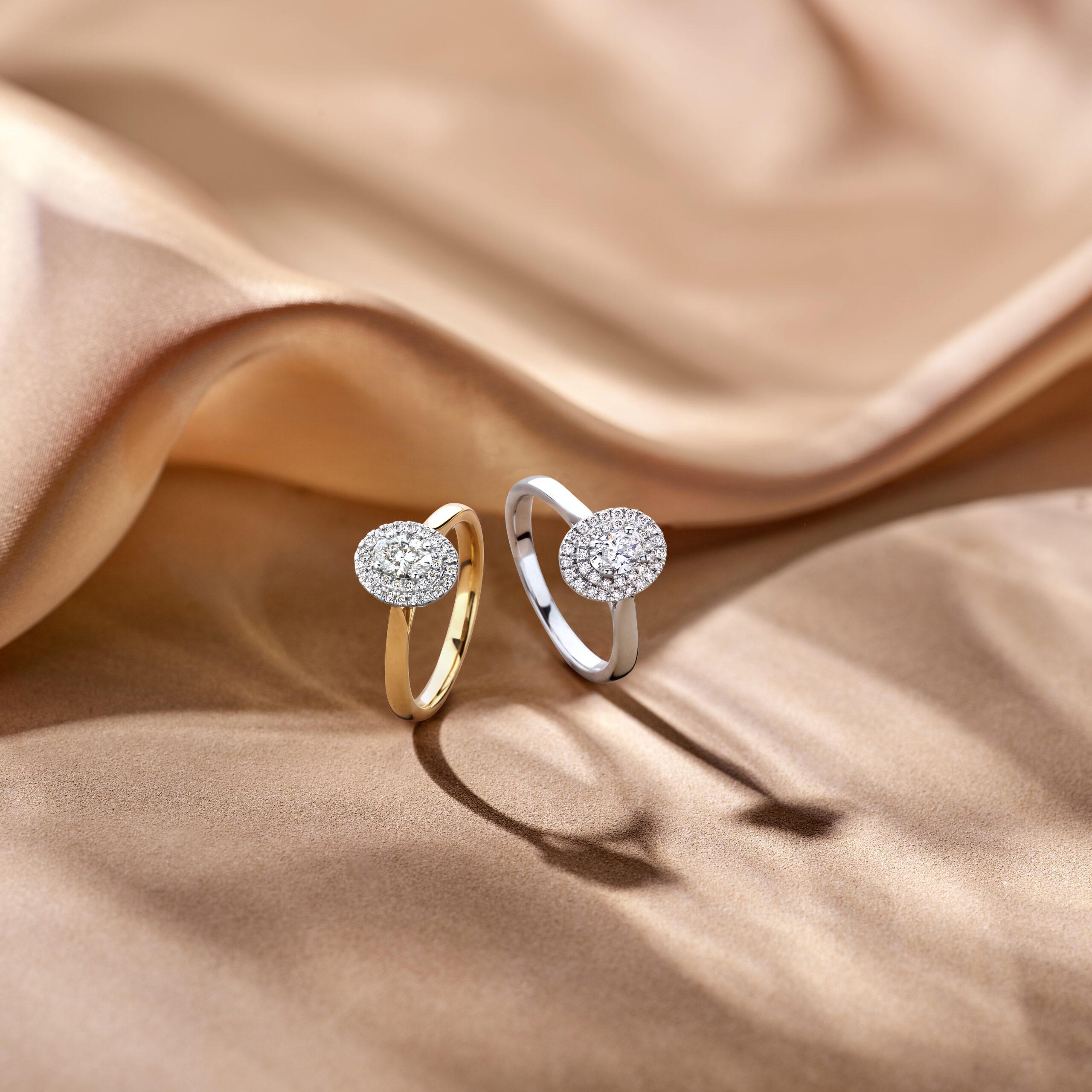 18krt geelgouden ring met 42-0.20ct HSI briljant en 1-0.30ct ovale diamant