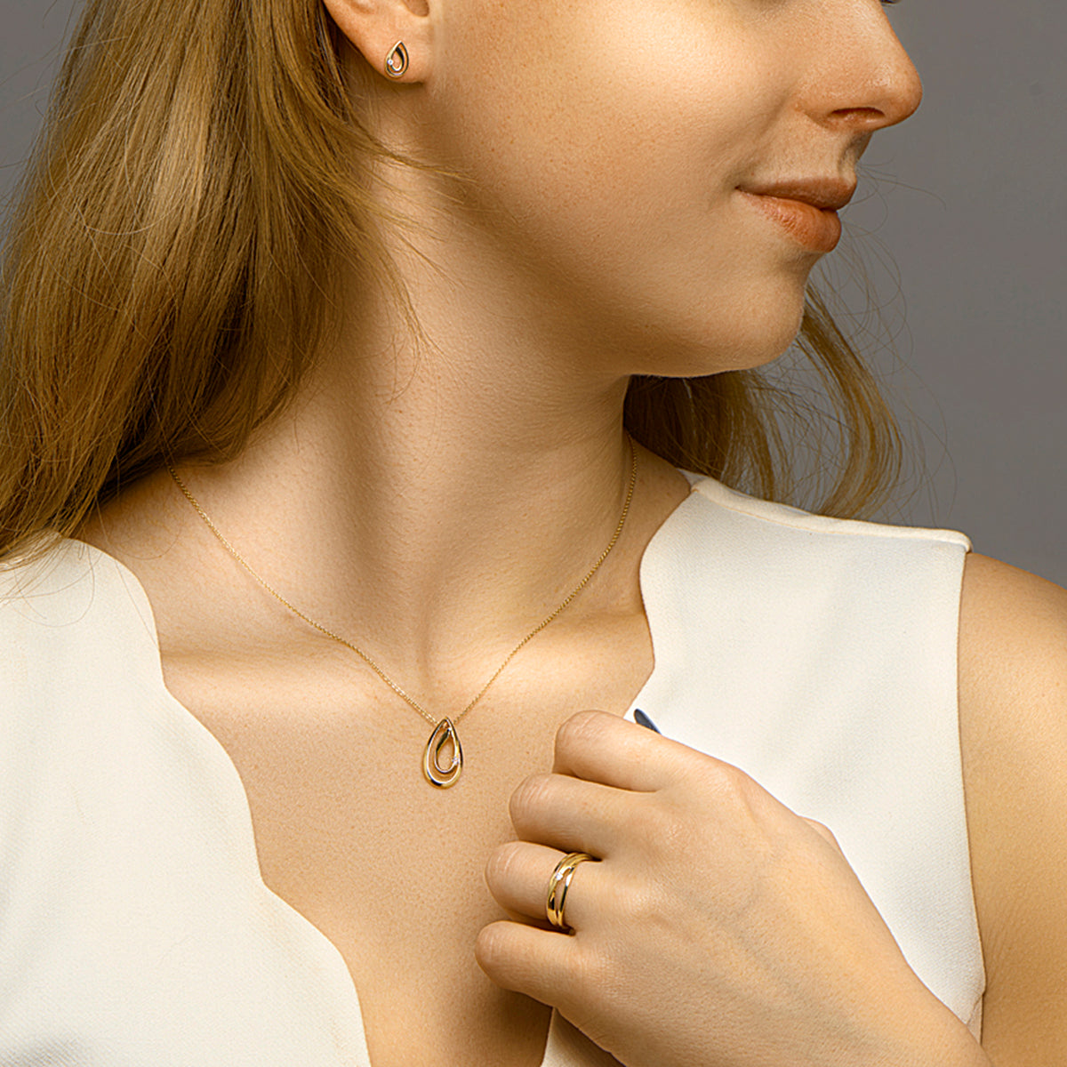 14krt geelgouden oorknoppen druppel diamant 0.02ct HSI