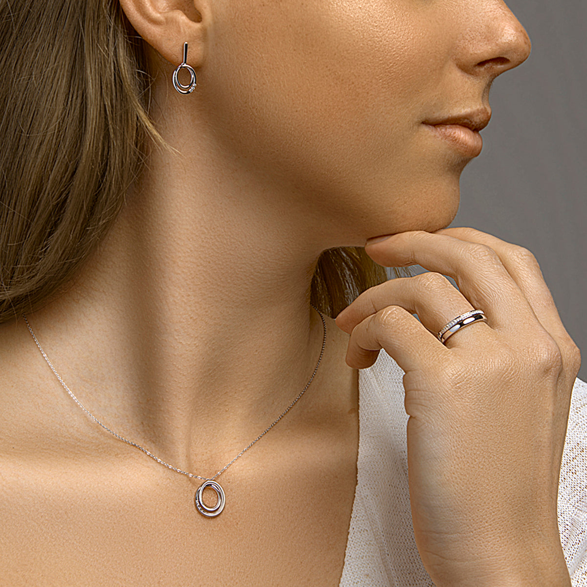 14krt witgouden oorhangers diamant 0.04ct HSI