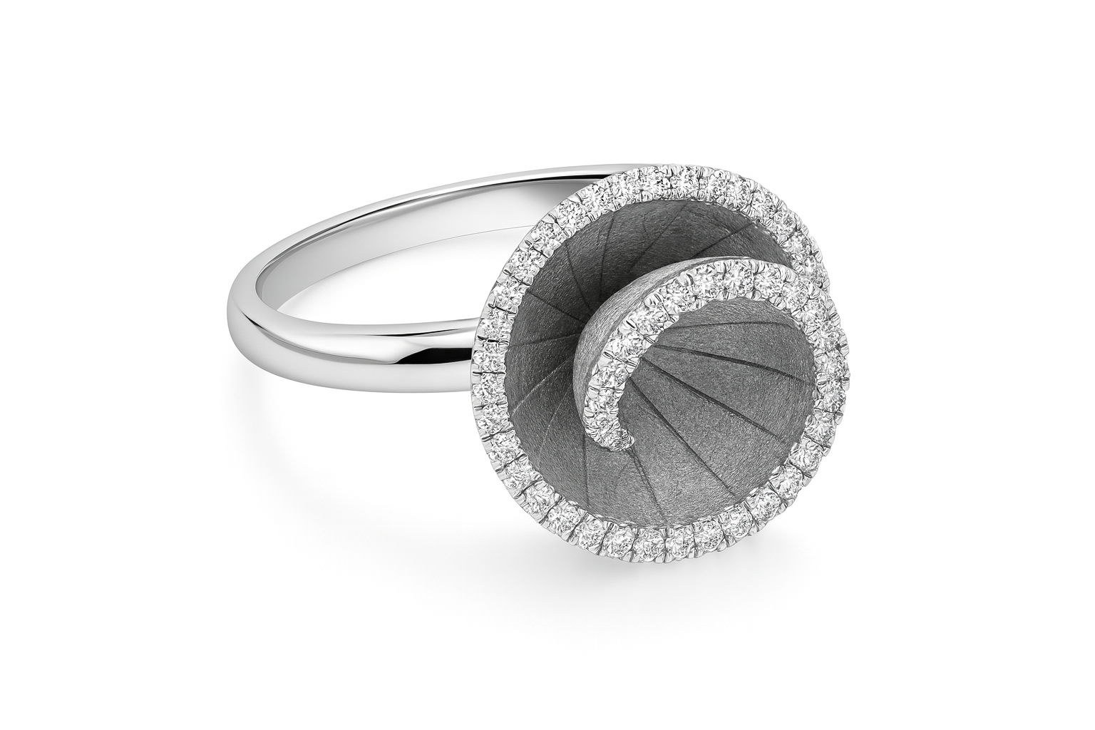 14krt witgouden ring "schelp" met briljant 60-0.30ct HSI