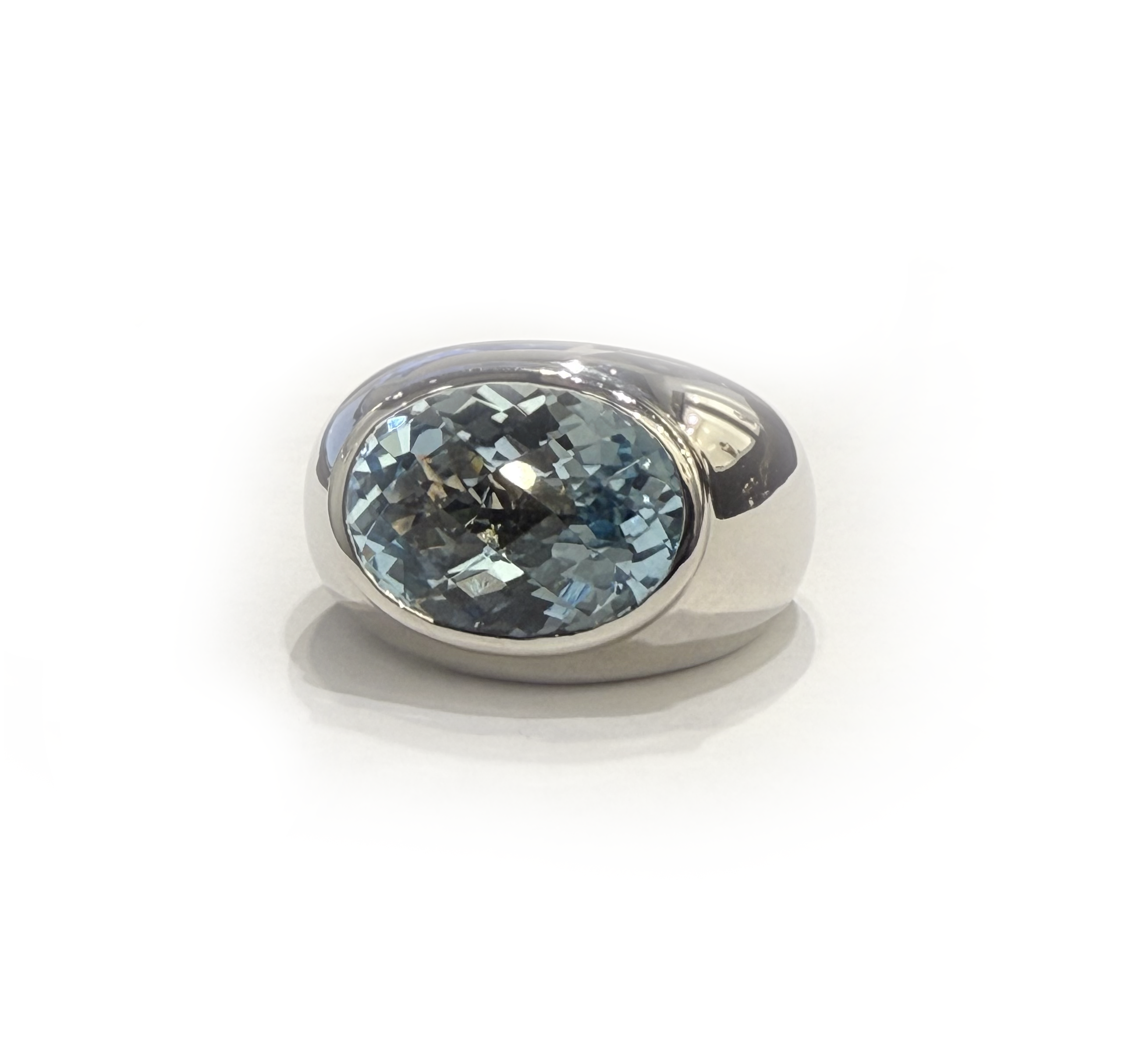 14krt witgouden ring met blauw topaas 11x15mm